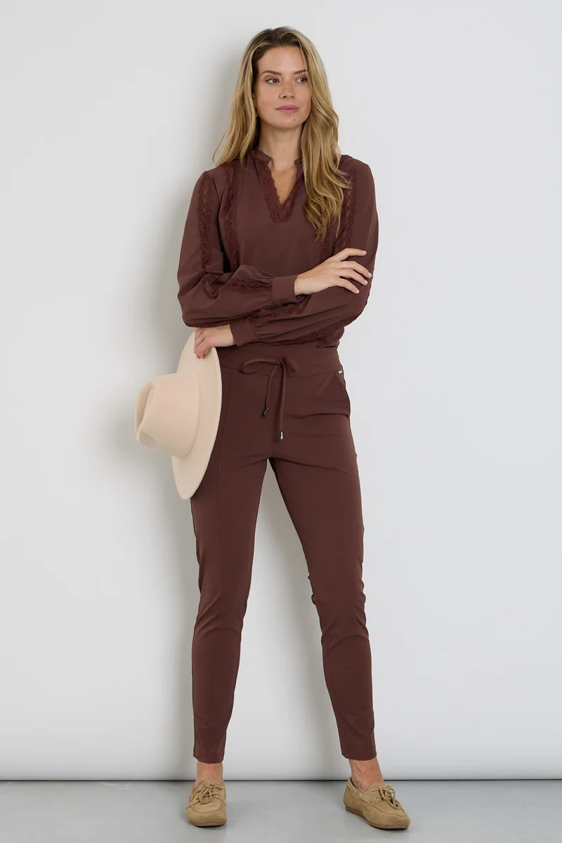 Travel Broek Mahogany 202134