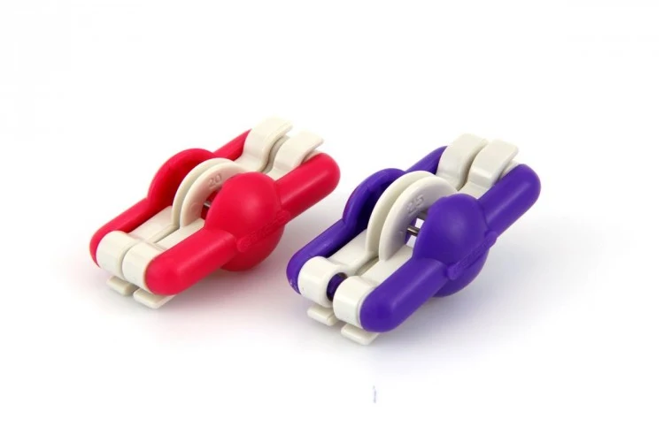 clover pompon maker
