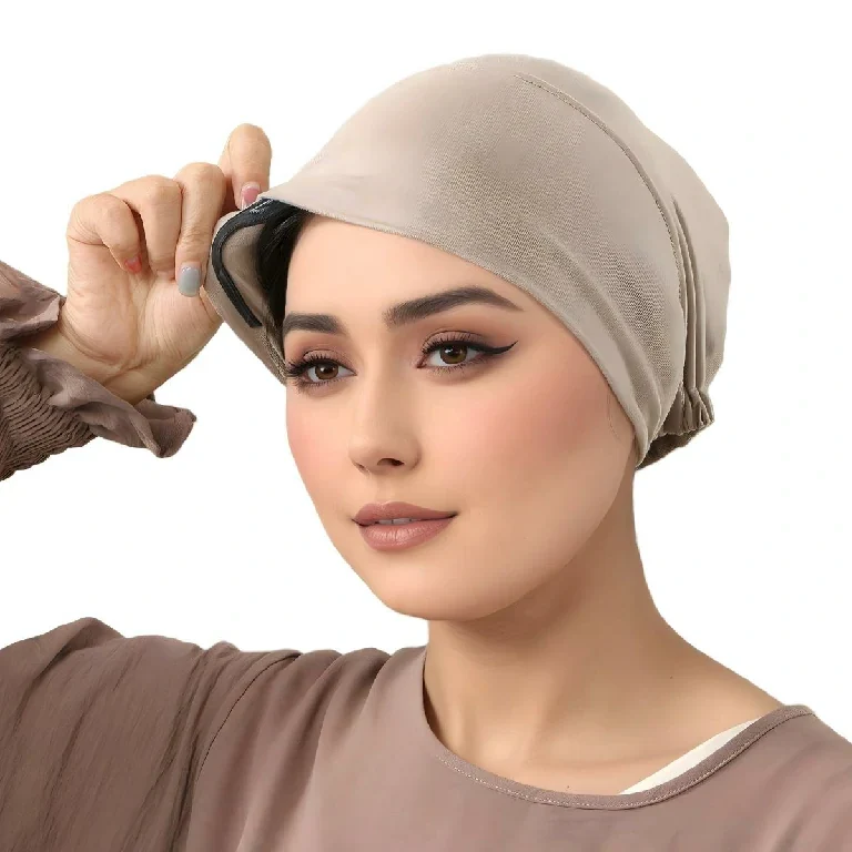 Groothandel in antislip hijab-binnenkapjes met siliconen grip en verstelbare strikbandjes.