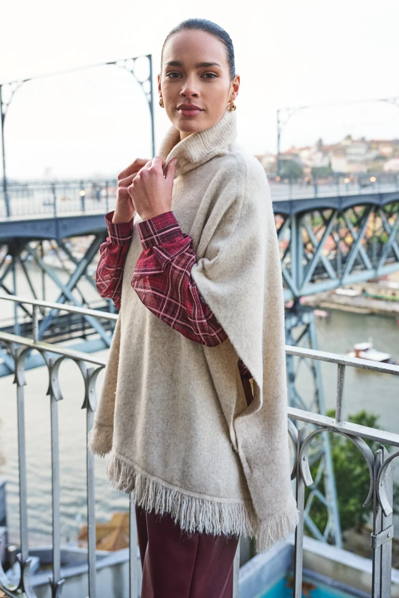 Poncho Col Biscuit F26.18506