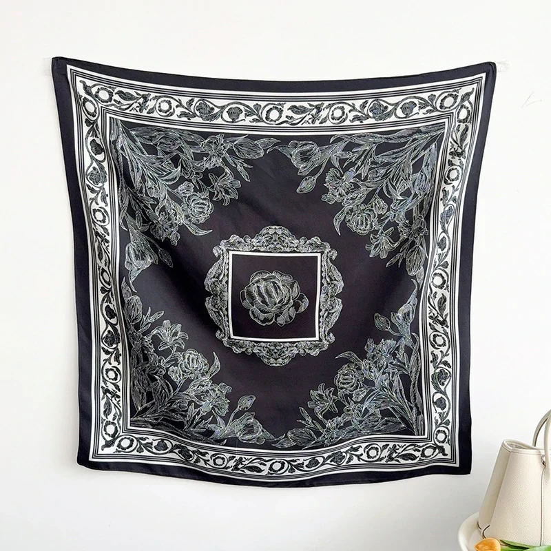 Groothandel in vintage stijl vierkante sjaals met bloemenprint, gemaakt van imitatie zijdeachtig satijn.