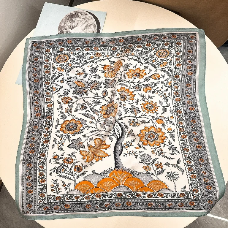 Groothandel Boho Botanische Print Vierkante Sjaal met Verbrande Bloemenprint van Satijn