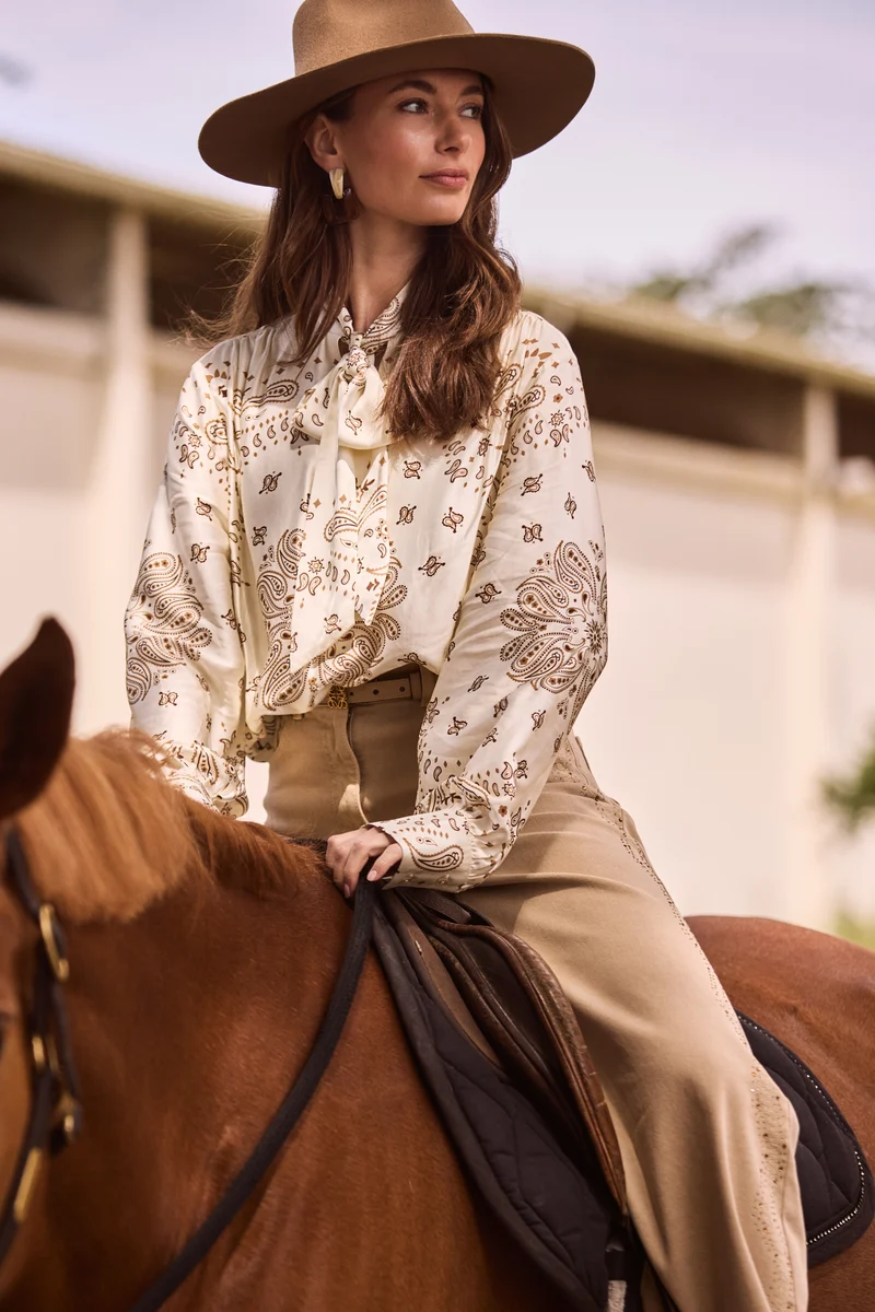 Blouse Angie Tie Paisley Offwhite Toffee NKF02201