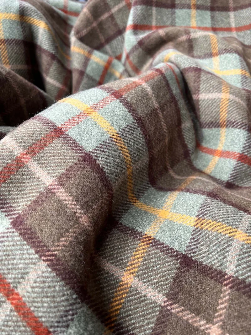 Kuuhi Schottische Tartan Wolldecke Orkney | Grün · Braun · Lammwolle · Lavendelduft