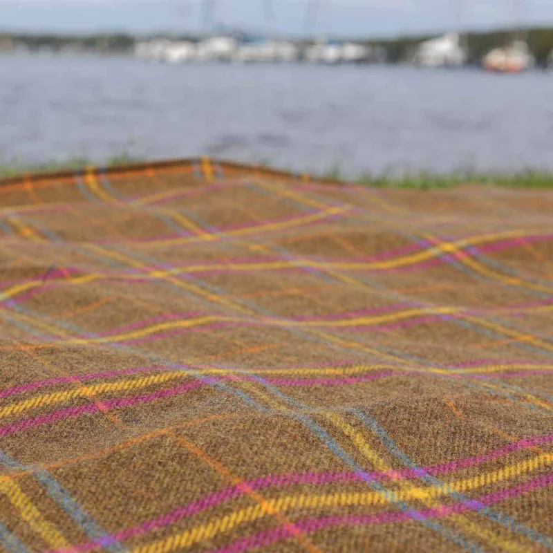 Kuuhi Schottische Tartan Picknickdecke Cairngorm | Braun-Beige · Schurwolle · Wasserdicht