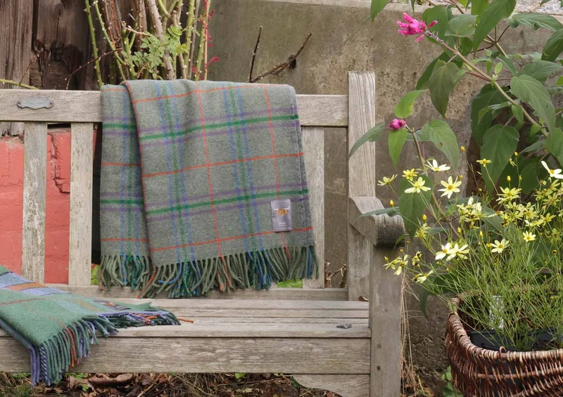 Kuuhi Schottische Tartan Wolldecke Glencoe | Pastellgrün · Lammwolle · Lavendelduft