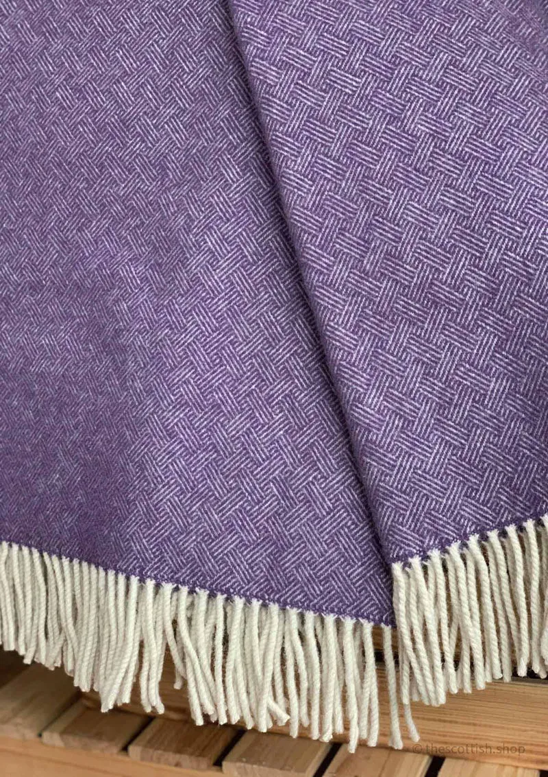 Kuuhi Lammwolle Kuscheldecke | Lila und Creme | Antikes Linienmuster