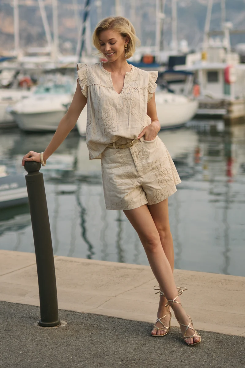 Short Dagmar Embroidery Sand NKS09052
