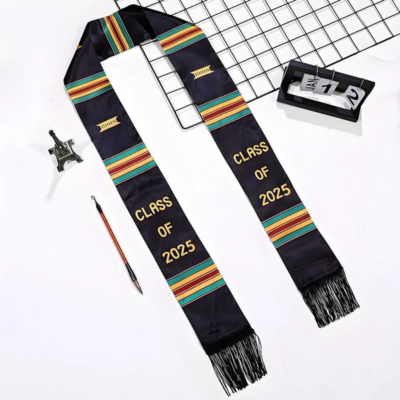 Magische Grads-sjaal met aangepast logo voor zwarte meisjes. Vier je afstuderen met stijl en trots.