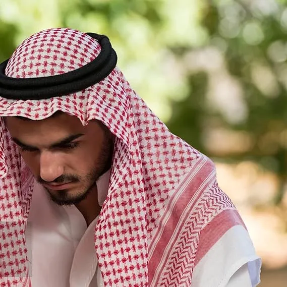 Gepersonaliseerde Saudische Ghutrah met gat: uw vertrouwde ODM-partner in modeaccessoires