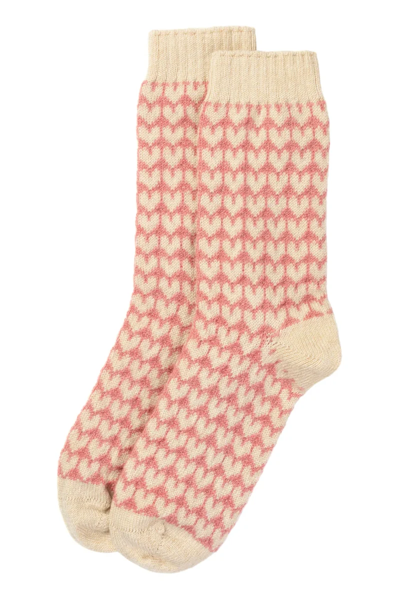 Rosie Sugden Damen Kaschmir Lounge-Socken Herzmuster Creme-Rosa | Made in Scotland