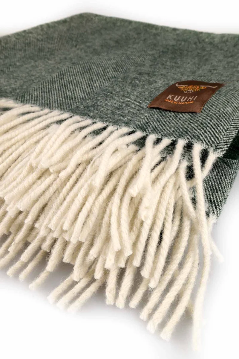 Kuuhi Alba Merino Wolldecke Moosgrün