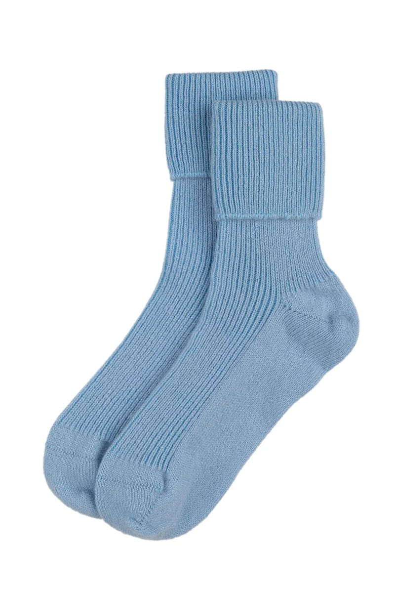 Rosie Sugden Damen Kaschmir Lounge-Socken Blau | Made in Scotland