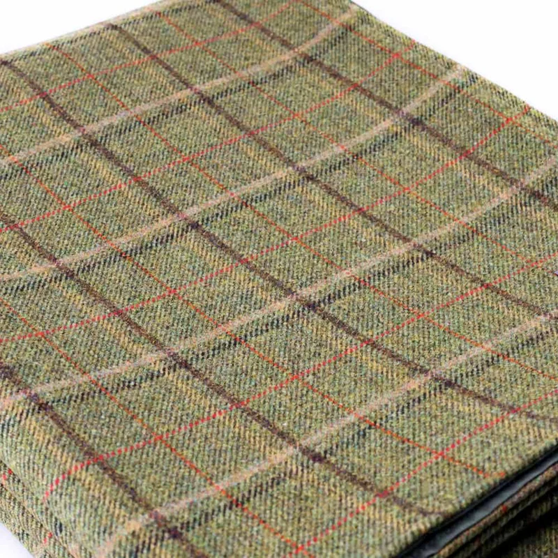 Kuuhi Familie Tweed Picknickdecke Spey | Herbstgrün · Rot · Braun · Wasserdicht