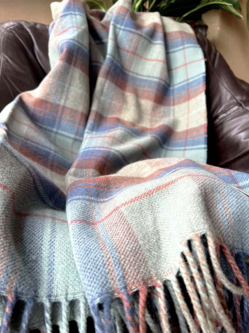 Kuuhi Schottisches Pastell Plaid | Lammwolle | Made in Scotland