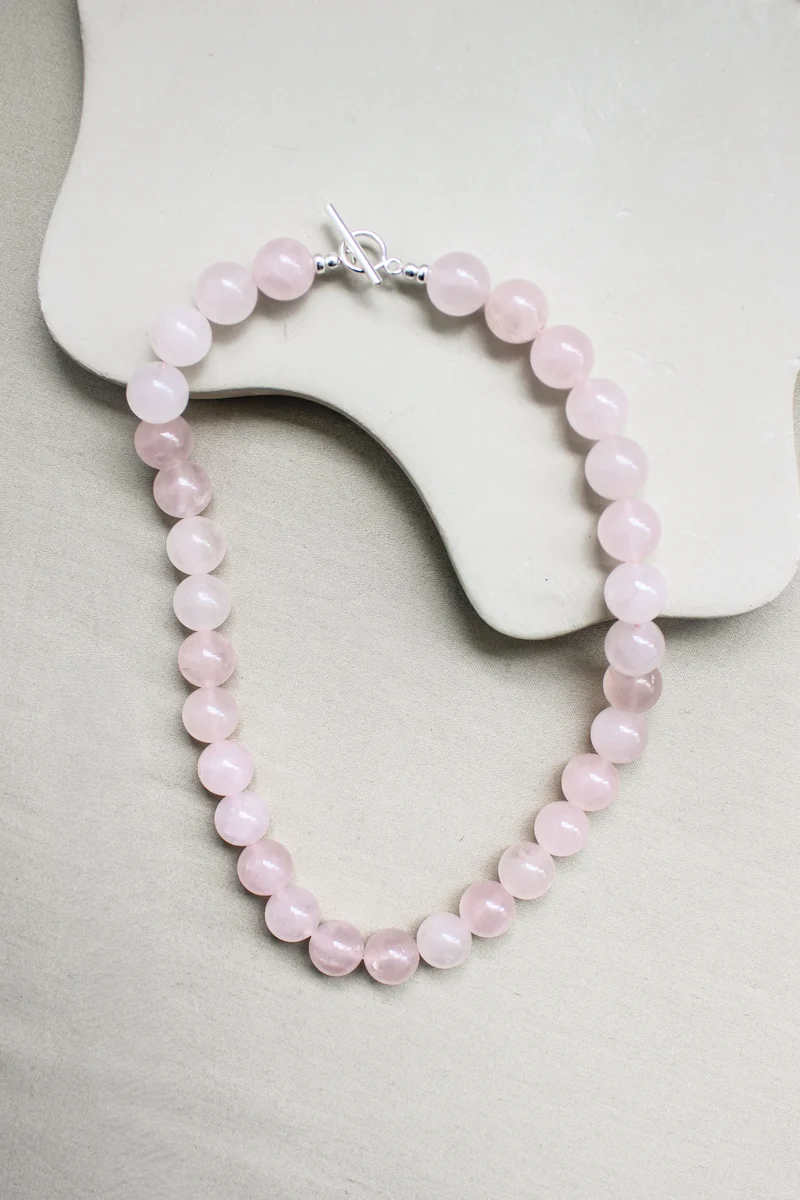 Rozenkwarts ketting 'Mona'