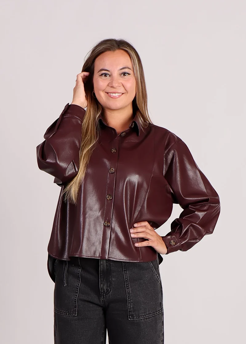 FRNCH Simone lakleren blouse vegan leather bordeaux rood