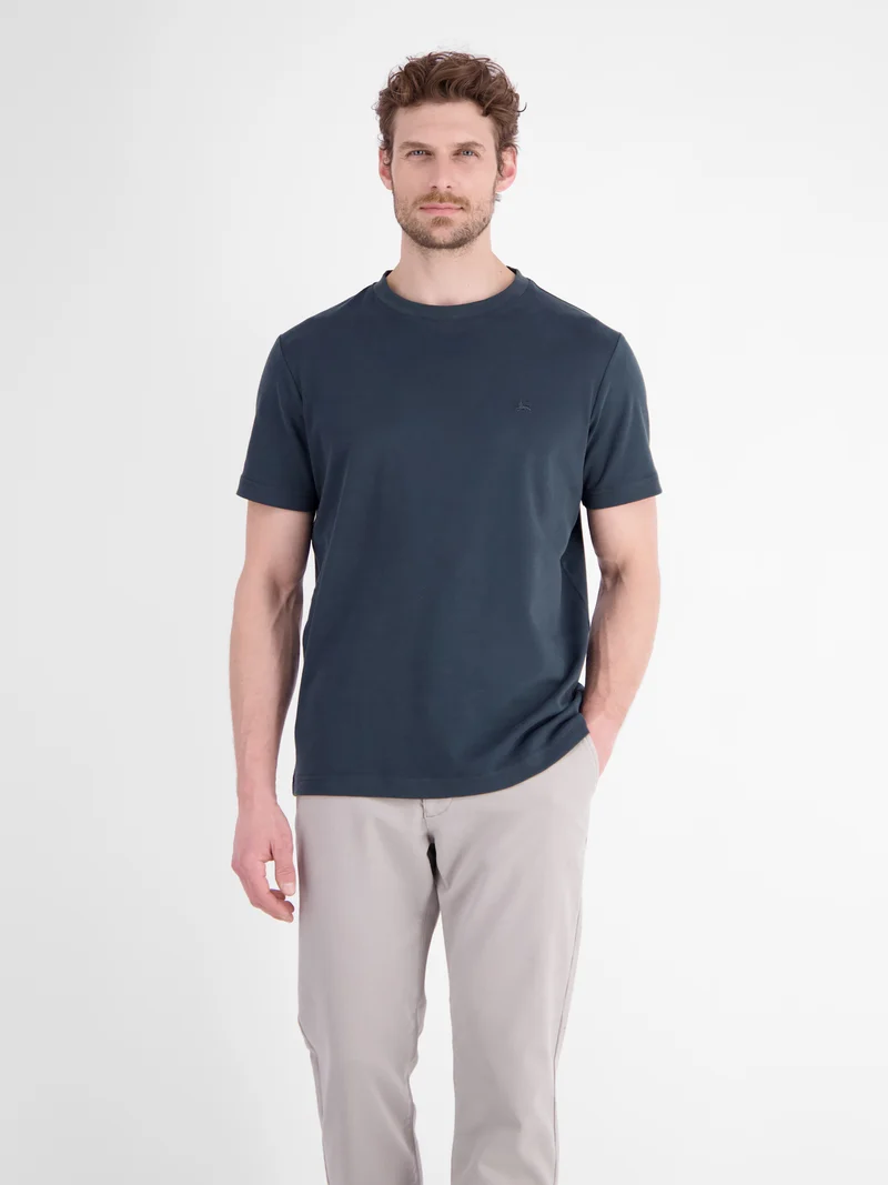 Hochwertiges T-Shirt aus reiner Baumwolle