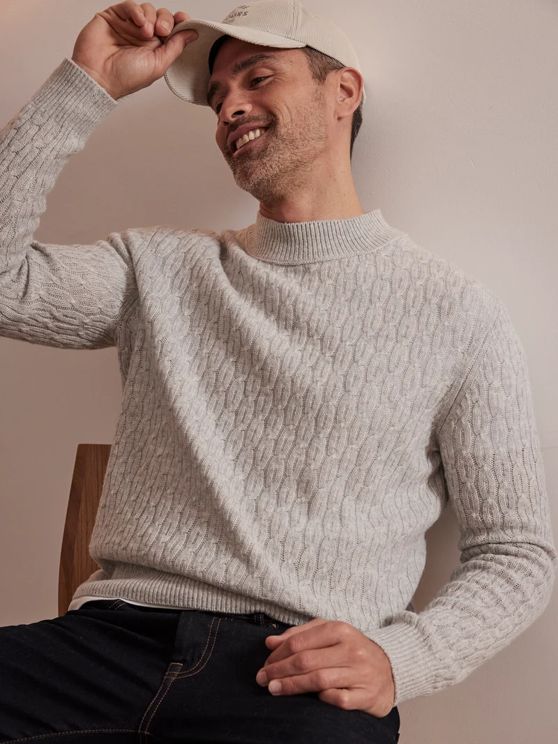 Cable-Strickpullover mit Turtleneck